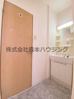 【洗面所】 | 　カトレヤマンション | 広い洗面スペース