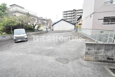 向井コーポラスの駐車場