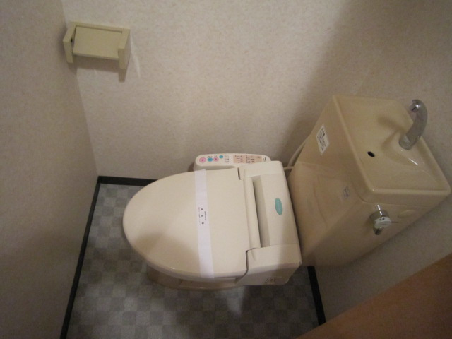 小金井市梶野町４丁目の賃貸マンションのトイレ