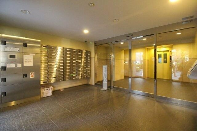 墨田区東向島６丁目の賃貸マンションのエントランス