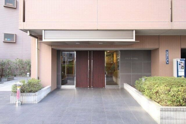 墨田区東向島６丁目の賃貸マンションのエントランス