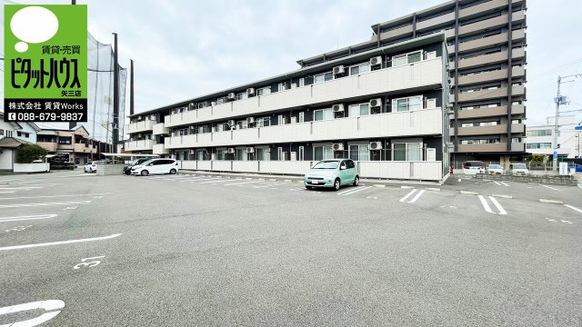 リーリエ中吉野の外観