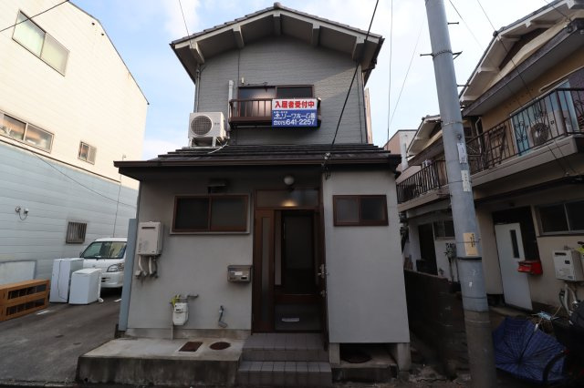 深草西浦町5丁目貸家の外観