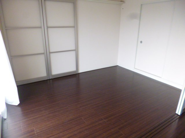 【洋室】 | Calm Court | 個人の部屋や寝室として使える洋室です