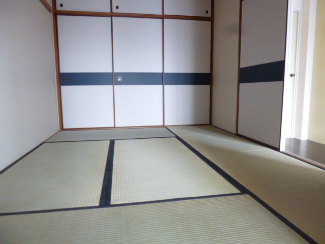 【和室】 | Calm Court | 畳の上でゆっくりとくつろげる和室です