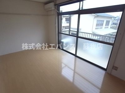 【居間・リビング】 | エトワールハイツ | 使いやすい居間です