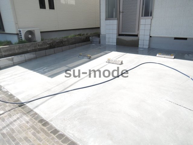 Alegria高槻本町の駐車場