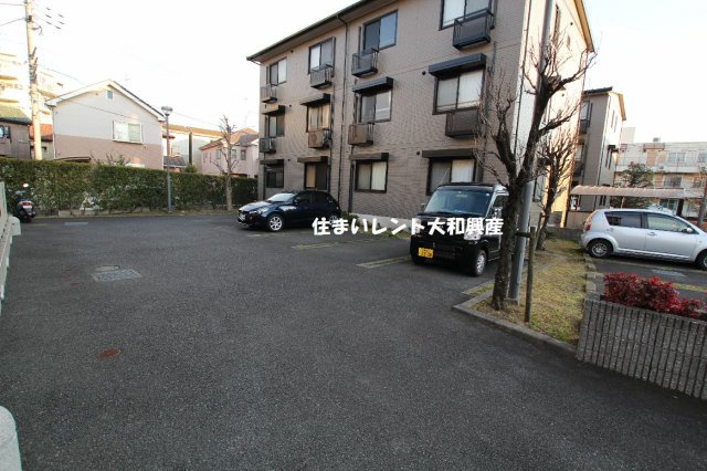 サンフルさがみ野の駐車場