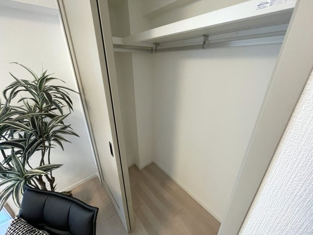 モテ部屋認定！モノは試しに室内入ってみて！失礼ながら外観からは想像できない世界が広がるこのお部屋！上星川駅まで徒歩２分。バルコニーからは感覚10ｍ先にある『上星川ダイカンプラザ』リノベーションの収納|こまごまとしたものを収納できそうですね