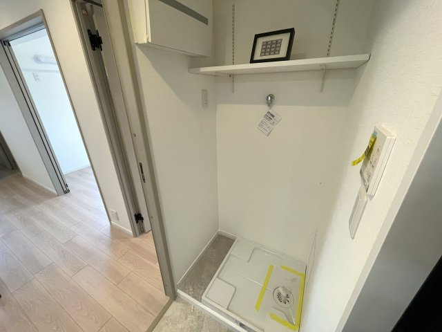 モテ部屋認定！モノは試しに室内入ってみて！失礼ながら外観からは想像できない世界が広がるこのお部屋！上星川駅まで徒歩２分。バルコニーからは感覚10ｍ先にある『上星川ダイカンプラザ』リノベーションのランドリースペース