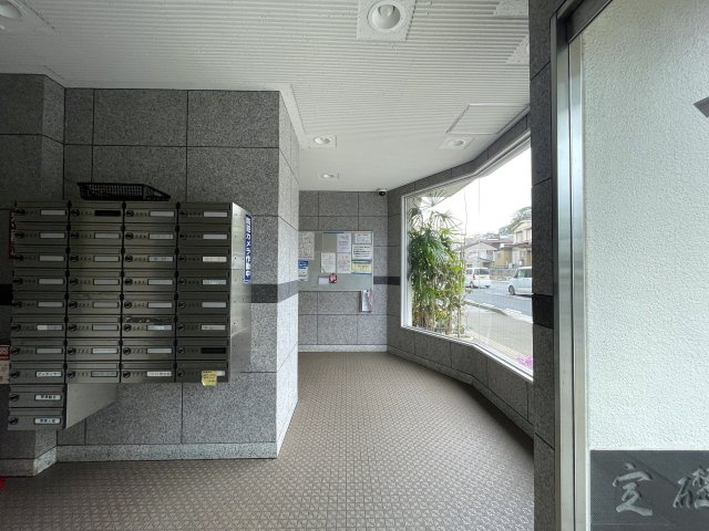 モテ部屋認定！モノは試しに室内入ってみて！失礼ながら外観からは想像できない世界が広がるこのお部屋！上星川駅まで徒歩２分。バルコニーからは感覚10ｍ先にある『上星川ダイカンプラザ』リノベーションのその他共用部分