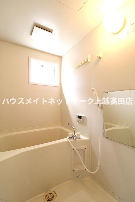タウンコートくろい駅東 Ⅱの浴室|追焚機能付