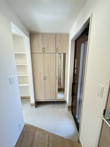 【内装】 | 糟屋郡志免町桜丘1丁目　1号棟（全2棟）【仲介手数料無料・0円】 | 施工例。リビングです。施工例は完成時と異なる場合があります。