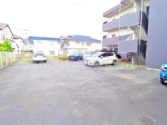 国分寺市本多４丁目の賃貸マンションの駐車場