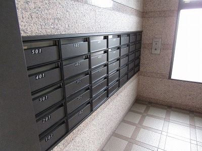 フロレアール・ジーアの周辺