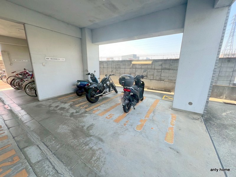 ノルデンハイム小松の駐車場
