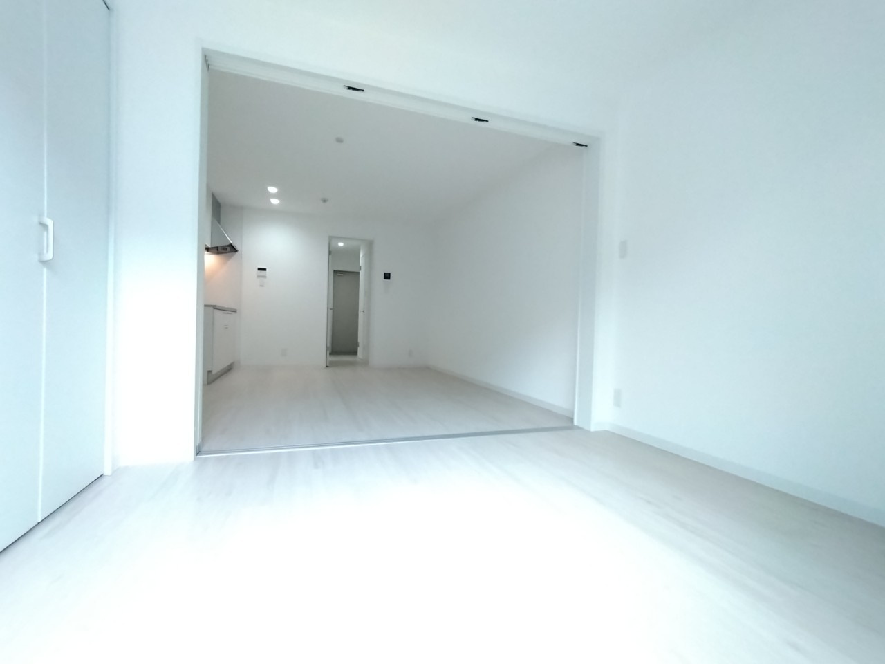 アート摂津富田の洋室