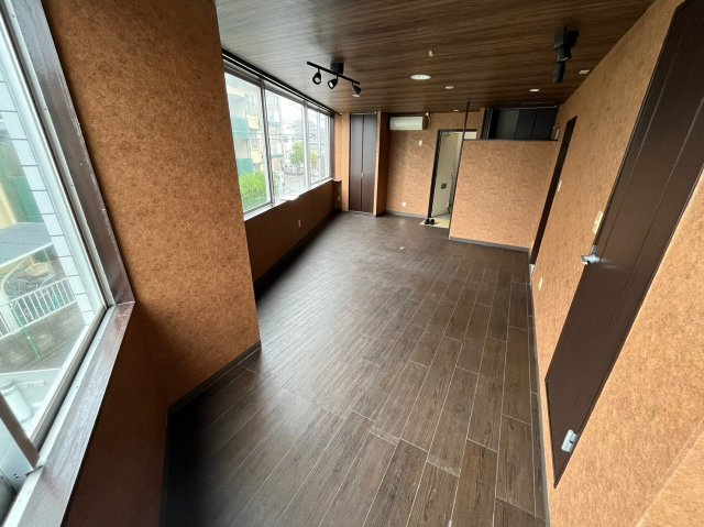 マルシンビルの内装