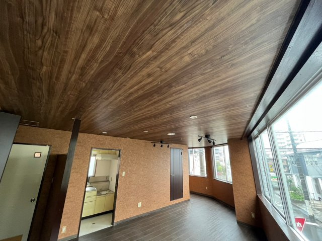 マルシンビルの内装