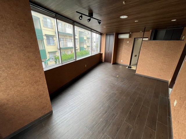 マルシンビルの内装