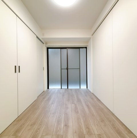 パインクレスト信濃町の洋室