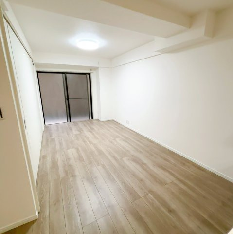 パインクレスト信濃町の洋室