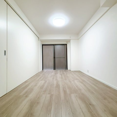 パインクレスト信濃町の洋室