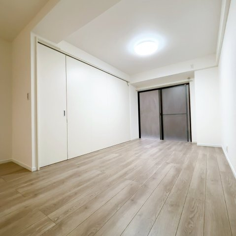 パインクレスト信濃町の洋室