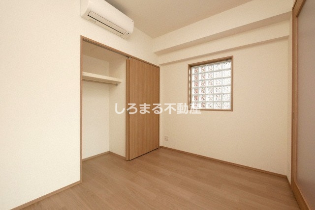 プレジオ阿波座の洋室