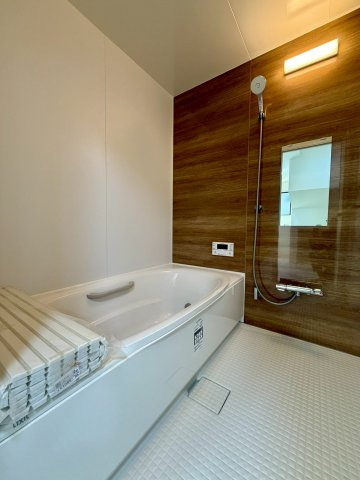 原良6丁目戸建ての浴室