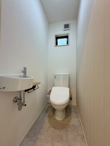 原良6丁目戸建てのトイレ