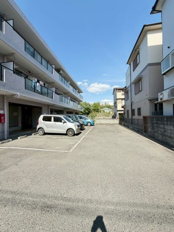マーブルハイツ東和の駐車場