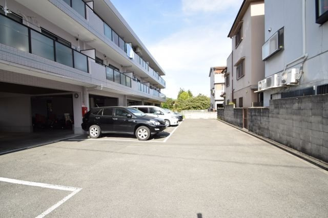 マーブルハイツ東和の駐車場