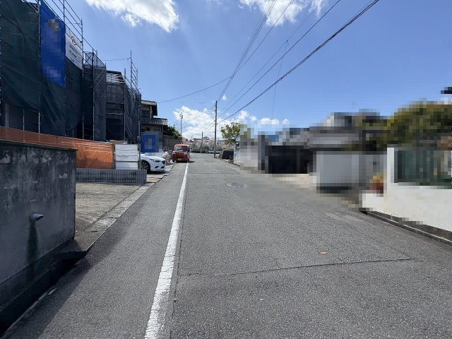 【その他】 | 糟屋郡志免町桜丘1丁目　2号棟（全2棟）【仲介手数料無料・0円】 | 現地写真。前面道路です。