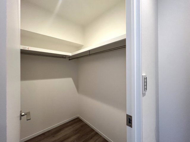 シュワッチ！！ウルトラマンみたいな名前...←と言う当社スタッフの愛ある売り言葉に加え、３億光年先でも映える仕様の３面採光で角部屋！な【リフォーム／メディウス青葉台】の収納