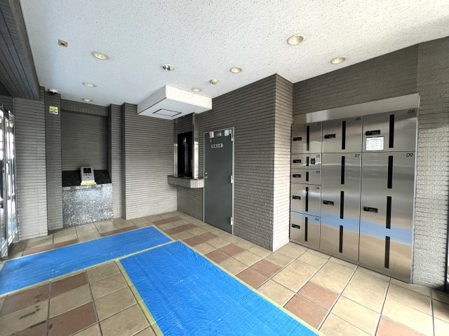 シュワッチ！！ウルトラマンみたいな名前...←と言う当社スタッフの愛ある売り言葉に加え、３億光年先でも映える仕様の３面採光で角部屋！な【リフォーム／メディウス青葉台】のその他共用部分