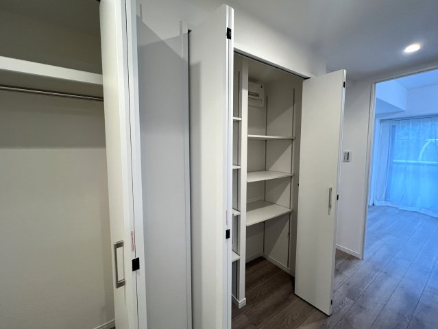 シュワッチ！！ウルトラマンみたいな名前...←と言う当社スタッフの愛ある売り言葉に加え、３億光年先でも映える仕様の３面採光で角部屋！な【リフォーム／メディウス青葉台】の収納|小物を収納するのに便利です