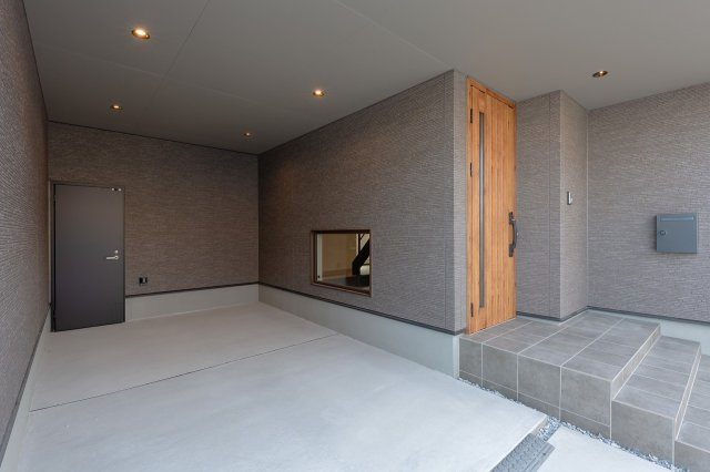 未入居住宅　中洲町の駐車場