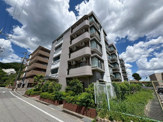 シュロス五月山Ⅱの外観