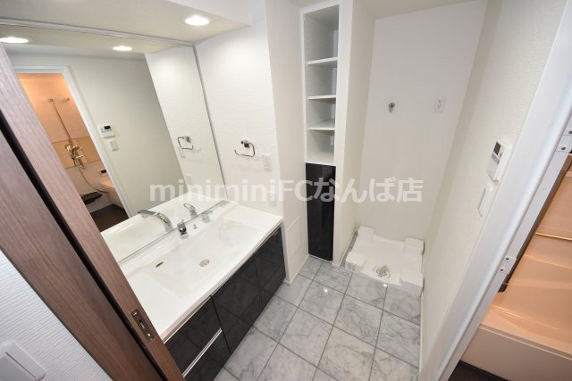 リーガル靭本町の洗面所