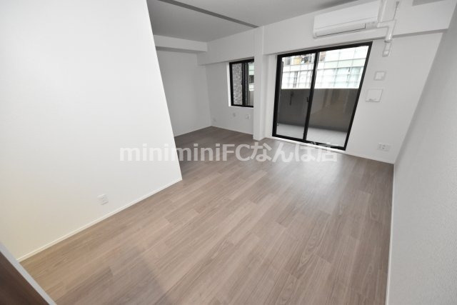 リーガル靭本町の居間・リビング