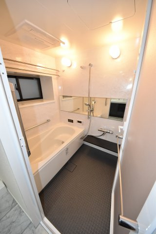 リーガル靭本町の浴室