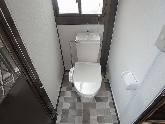 熊野町５丁目貸家のトイレ|ウォシュレット付きトイレも２箇所あり