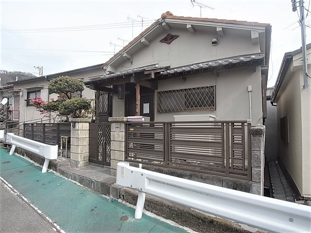 熊野町５丁目貸家の外観|住宅街に位置する雰囲気ある貸家