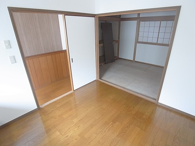 熊野町５丁目貸家の居間・リビング|開放感の有る、ダイニングスペース