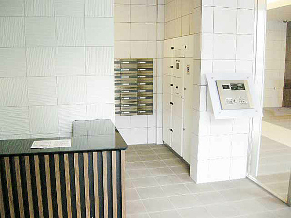 クロスベル森下のエントランス