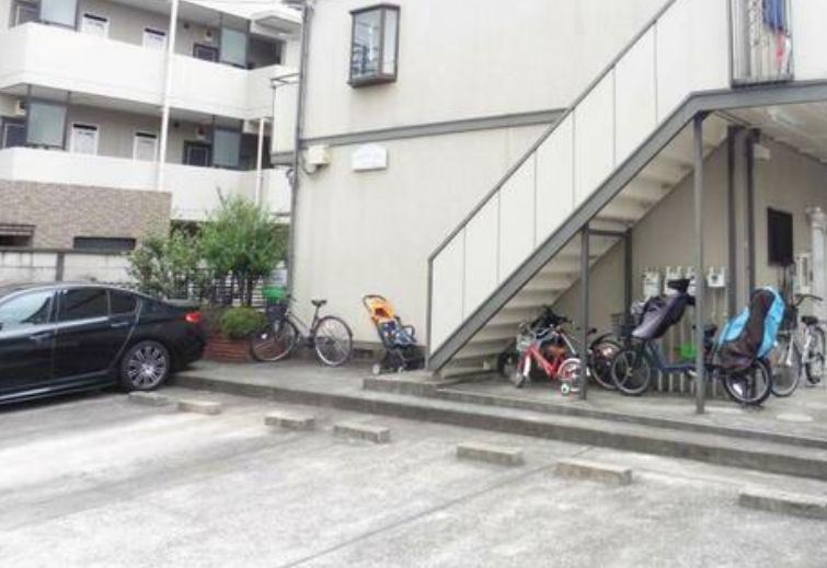 ファミールハイツの駐車場