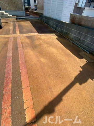 メゾンフルールの駐車場