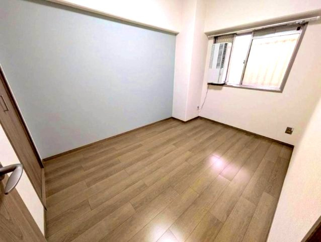 サンライフ甲子園の洋室|クローゼット付きで住空間もスッキリ広々
