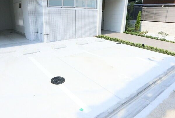 アクアエテルナ泉の駐車場